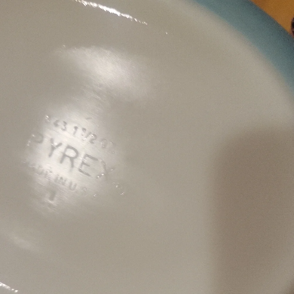Vintage Pyrex 043 Turquoise Snowflake 1.5 Casserole Dish - Picture 12 of 15